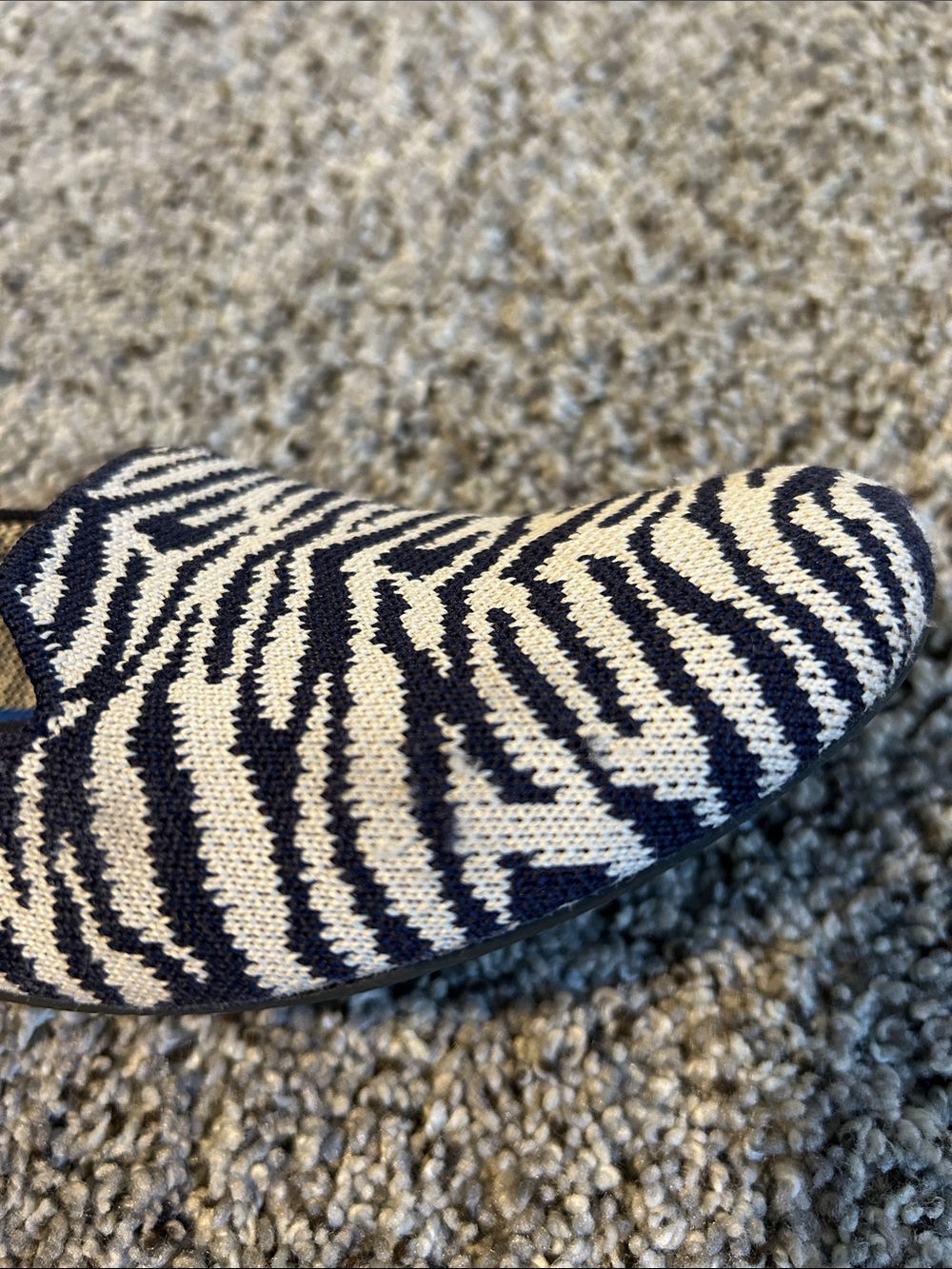 Rothy's Sz 6.5 Navy and Beige Zebra-Print Flats - Picture 6 of 9